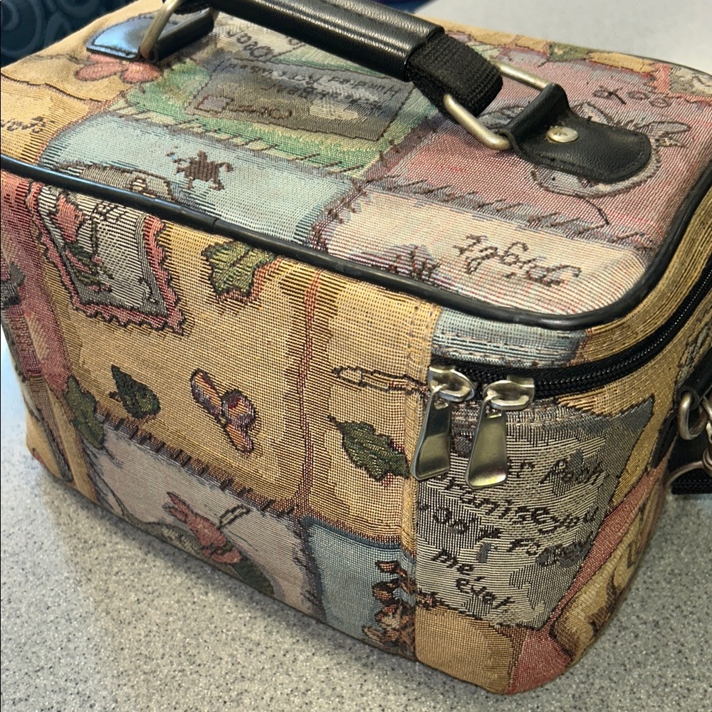 RARE Winnie the Pooh DISNEY Colorful Tapestry TRAVEL Bag VINTAGE - Picture 4 of 5